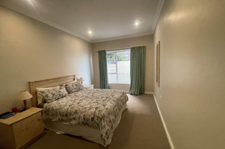 To Let 3 Bedroom Property for Rent in Signal Hill Western Cape